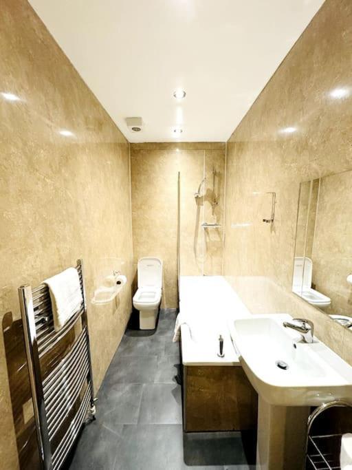 Апартаменты 2 Bed Flat In